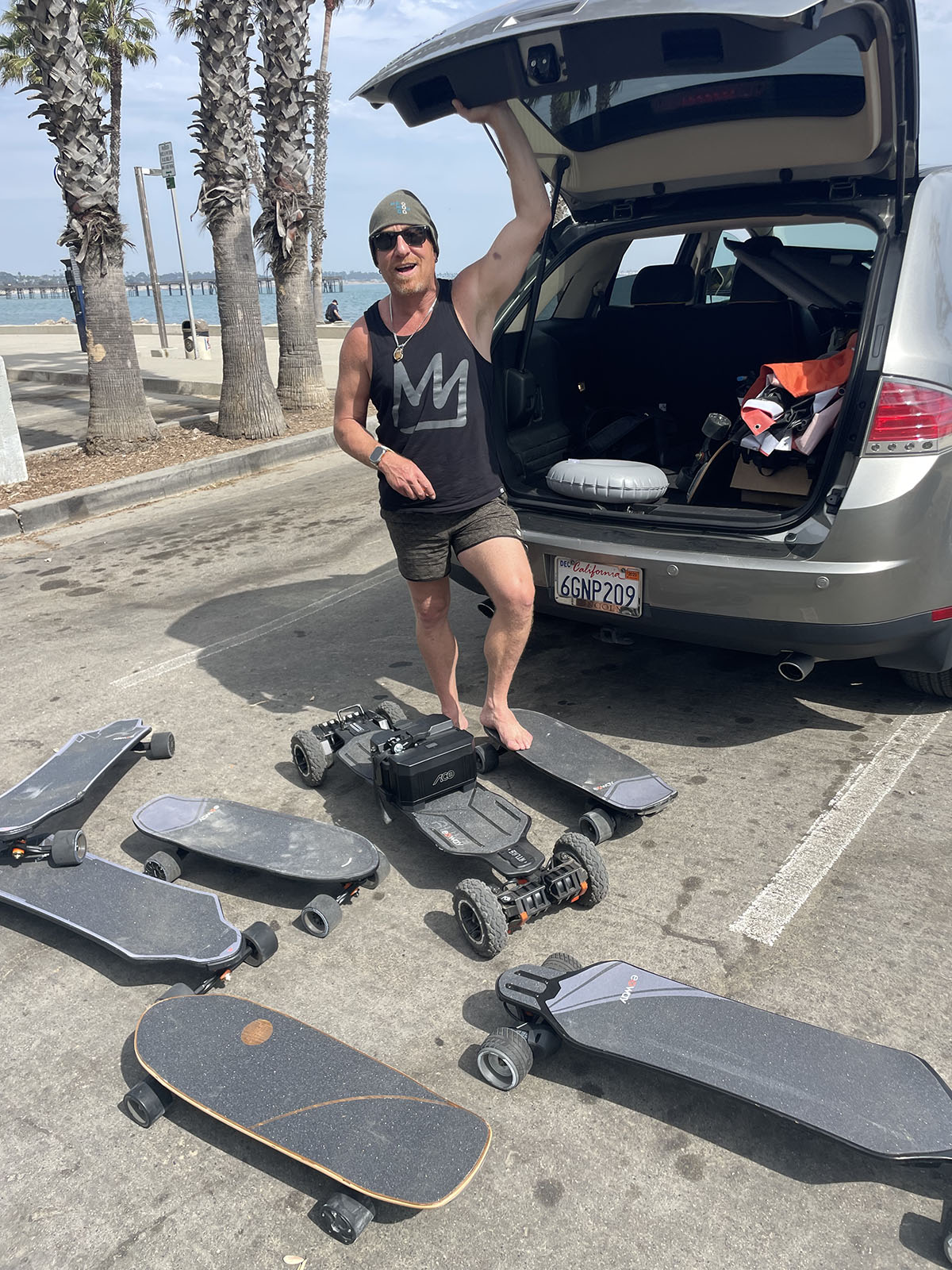34792875-the-old-man-is-skating-on-skateboard-in-skate-park